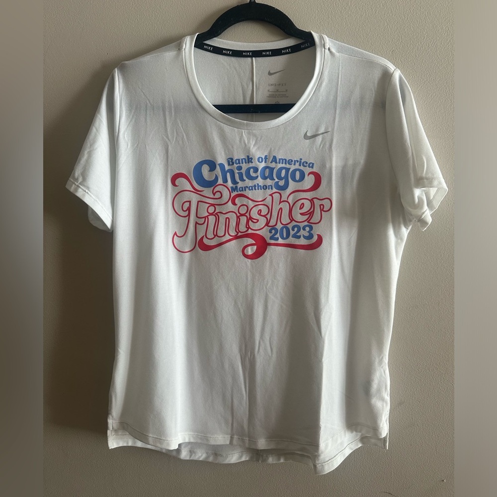 🌟Nike Women’s White Chicago Marathon Finisher 2023 Tee Size L NWT